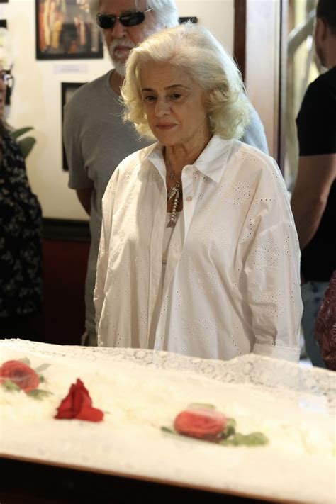 Vel Rio De Jacqueline Laurence Re Ne Amigos E Familiares Em Teatro Do Rio