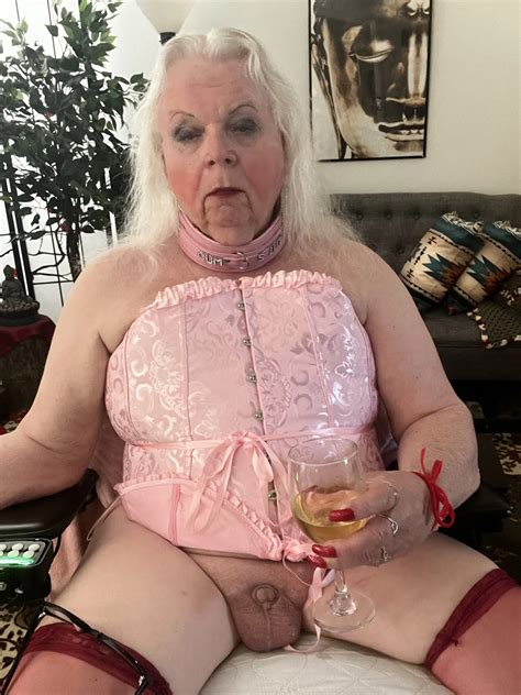 Pissing In Pink And Smoking Nude Pics XHamster