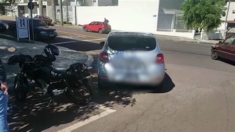 Carro E Moto Se Envolvem Em Acidente Na Rua Vicente Machado Rua Da