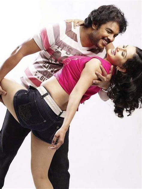 Hema Malini Hot Tamil Actress Exposing Pics From Guru Sisya Tamil Movie