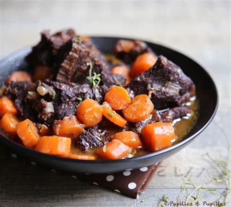 Daube De Joue De Boeuf Aux Carottes Et Vin Rouge