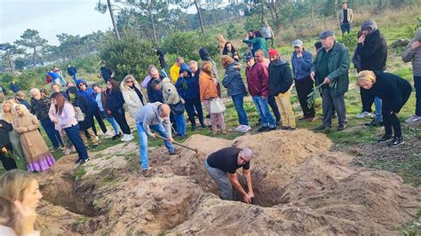 Família de grávida desaparecida da Murtosa fez covas na Torreira à