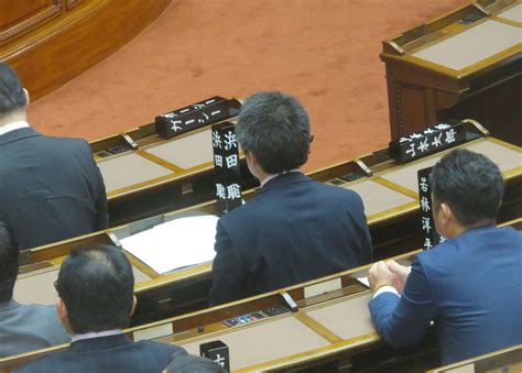 ガーシー氏225日限りで議員身分を剥奪 弁明の女子48党浜田議員がガーシー名札立てる 社会写真ニュース 日刊スポーツ