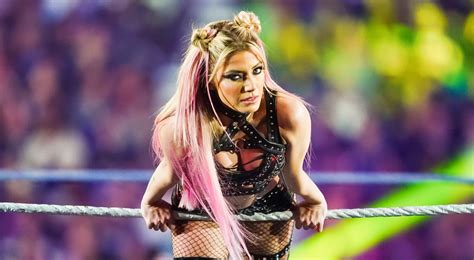 WWE Star Alexa Bliss Announces She S Pregnant