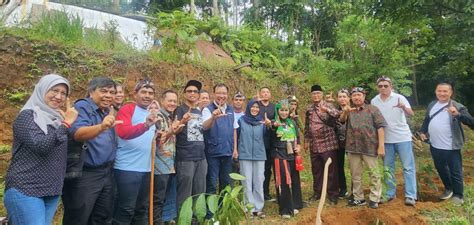 Ika Ums Gelar Aksi Peduli Lingkungan Bersama Boemi Matahati Dan Sentul