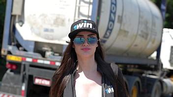 Big Titted Brunette Flaunting And Giving A Blowjob On The Boulevard Victoria Camargou Lp