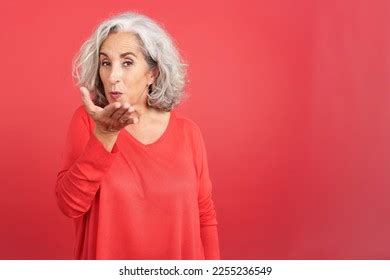4 957 imágenes de Mature woman blow Imágenes fotos y vectores de stock Shutterstock