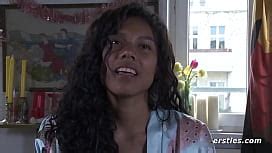 Sexy Babe Masturbates With A Vibrating Dildo XNXX