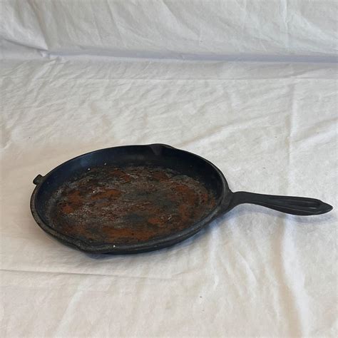 Old Collectible Cast Iron Wagner Ware Skillets And More Dr Dz