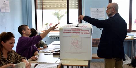 Il Voto In Sicilia Affluenza Al Alle A Trapani In