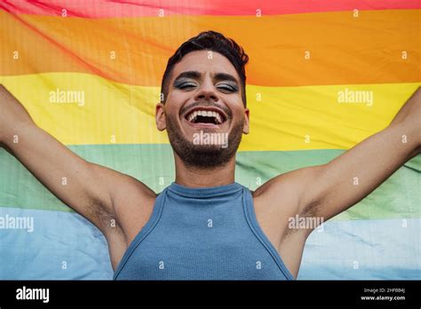 Jeune homme gay trans Banque de photographies et dimages à haute résolution Alamy