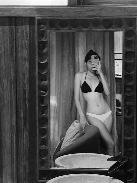 Hoa hậu Kỳ Duyên Á hậu Ngọc Thảo đọ dáng nóng bỏng mắt với bikini