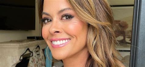 Brooke Burke In String Bikini Goes Back To School School Trang Dai