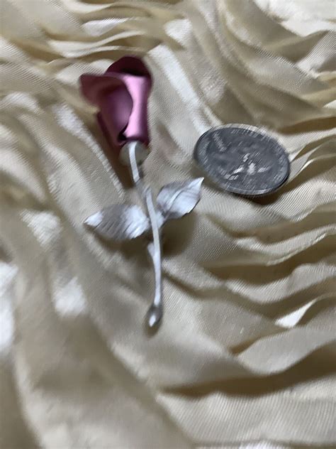 Signed Avon Lovely Vintage Pink Rose Flower Silverton Gem