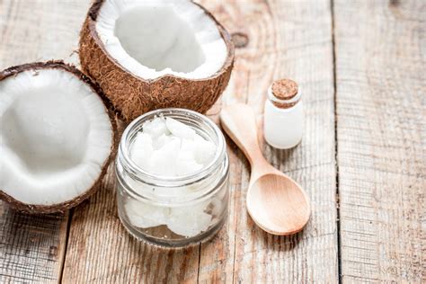 How to Make Your Own Coconut Oil Moisturizer