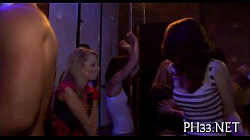 Trickling Pussy Sur La Piste De Danse Xvideos