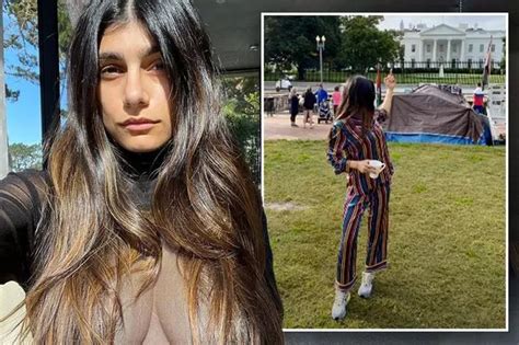 Ex Pornhub Star Mia Khalifa Strips Naked For Cheeky Bathroom Snap In The Sun Daily Star