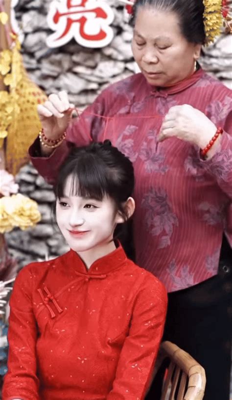 Hot girl viral khắp MXH xứ Trung vì quá giống Trịnh Sảng nụ cười khiến hơn triệu người xao