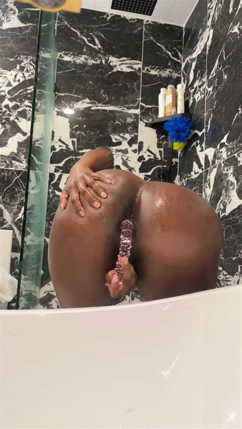 Free Black Beauty Uses Glass Sextoy In The Shower Porn Video Ebony