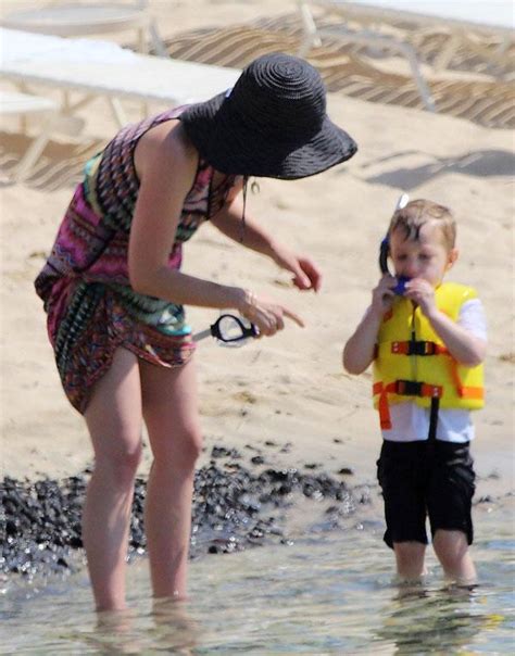 Heating Up Hawaii January Jones Flaunts Toned And Trim Bikini Body In