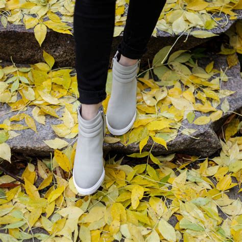 21 Best Waterproof Sneakers, Boots & Shoes for Women - Paisley & Sparrow