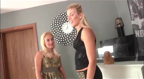 Hot Crowns Naughty Blondes Giving Blowjobs And Fucking Their Lover Cnn Amador