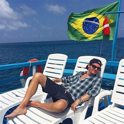 Kaczoruk W Kusym Bikini Mia E Zdj Cia