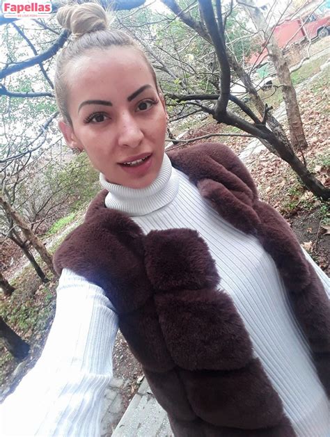 Marinela Adalbertova Aka User006677049 Nude Leaks Fapellas