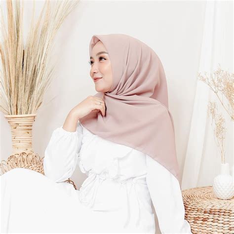 Jual KERUDUNG HIJAB SEGI EMPAT POLOS WARNA NUDE CREAM COKELAT Shopee Indonesia
