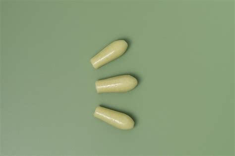 Grupo De Suposit Rios Retais Verdes Para Uso Anal Ou Vaginal Em Fundo Isolado P Lulas Para