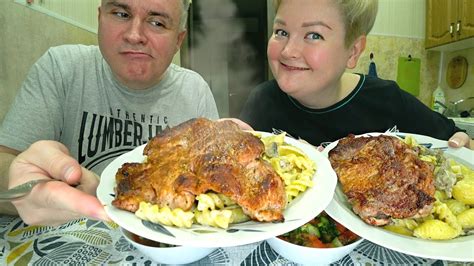 Мукбанг ОБОЖРАЛИСЬ от пуза! ОГРОМНЫЕ стейки МЯСА на ужин! ВЫРЫВАЮ у ...