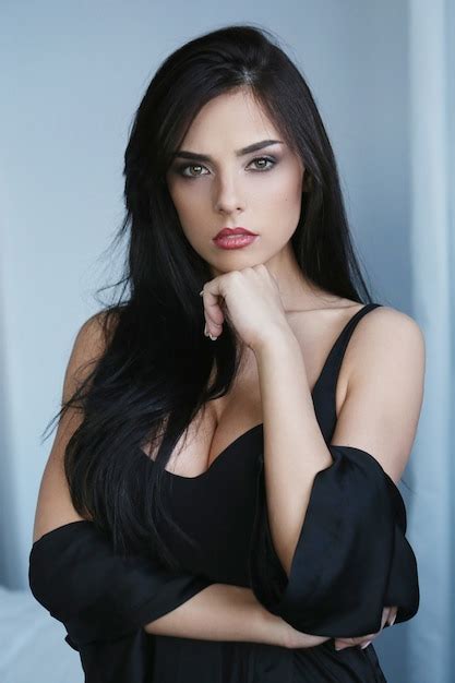 99 000 Sexy Brunette Woman Pictures