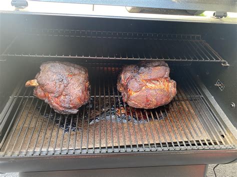 My first time ever cooking pork butts. Mmmmmmmmm : r/Traeger