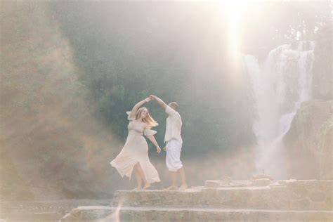 Maternity Photo Session At Blangsinga Waterfall Kadek Artayasa