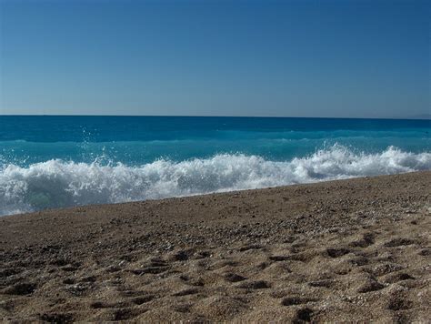 Kathisma Beach - breaking waves Photo from Kathisma in Lefkada | Greece.com