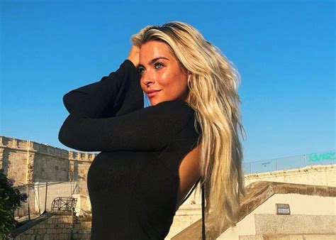 Jenny D Od Est Fabuleuse Dans Un Bikini Aqua Orn De Cristaux