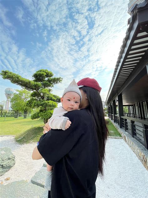 Hot girl tiktoker làm mẹ Từng khóc trong bất lực vì dỗ mãi con không nín