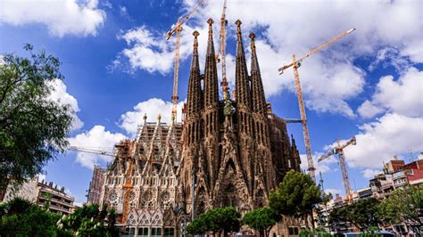 Entradas Y Visitas A La Sagrada Familia De Barcelona Hellotickets