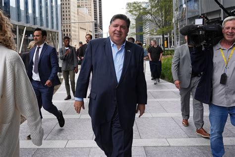 Billionaire Illinois Gov. Pritzker wins blackjack pot of $1.4M in Las