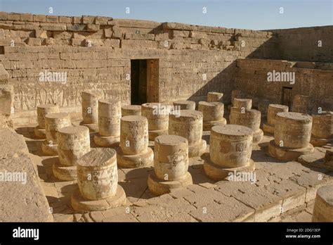 Medinet Habu Temple Egypt Stock Photo Alamy