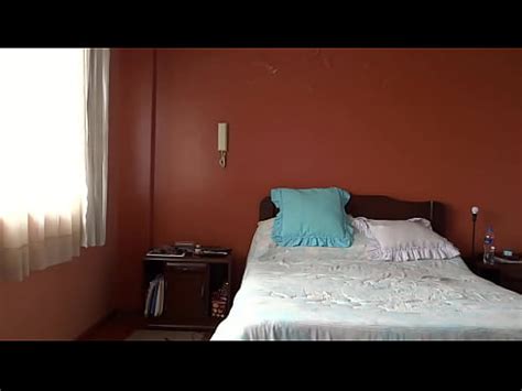 Cámara oculta real Bella madrastra en lencería erótica se masturba viendo porno XVIDEOS