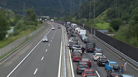 Gotthard Tunnel Live Stau Aktuelle Verkehrslage Am Gotthard Tunnel