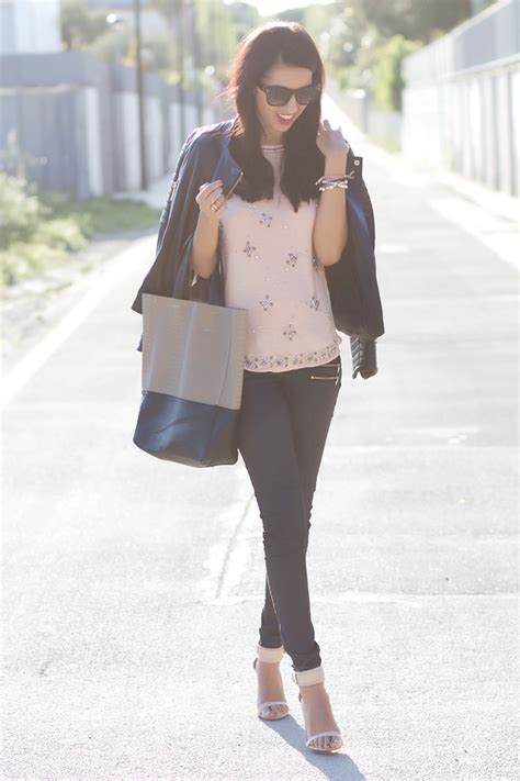 Sissy à la mode Nude and Black