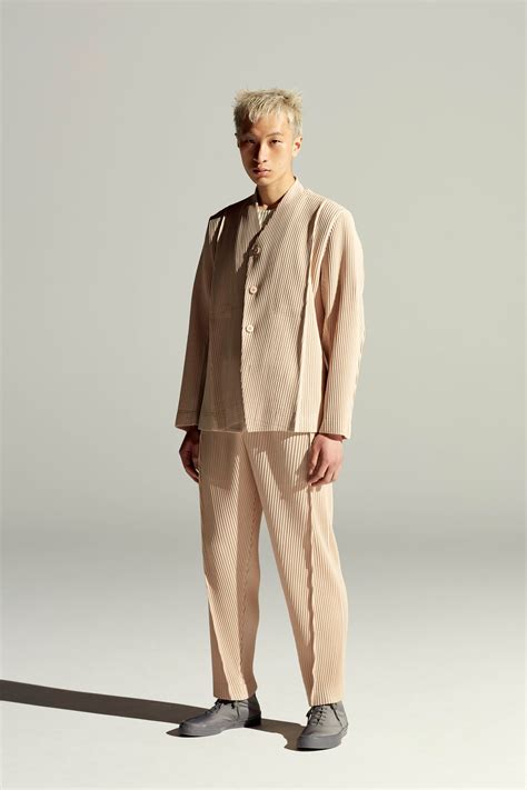 Homme Plissé Issey Miyake Spring 2022 Menswear Collection | Vogue