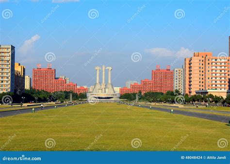 Monumento Do Partido Comunista Pyongyang Coreia Do Norte Imagem De