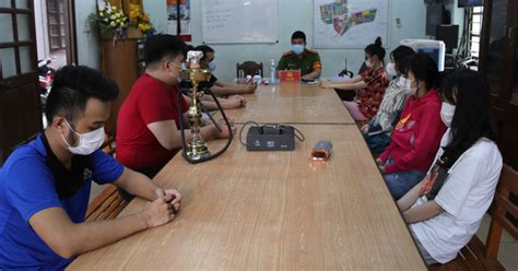 hot girl cùng nhóm bạn trai phê ma túy mở nhạc inh ỏi suốt đêm trong phòng trọ giữa dịch