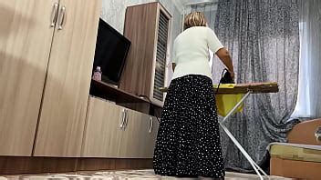 Madrastra Se Quit La Falda Para Que Su Hijastro Le Mirara El Culo Y La Follara En Anal Viejo