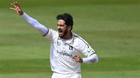 hasan ali pakistan fast bowler set   warwickshires  game