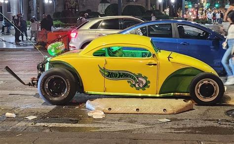 Circula por la CDMX un coche Hot Wheels de tamaño real