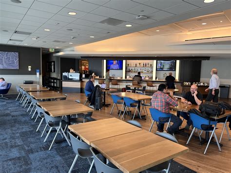 Review Alaska Airlines Lounge San Francisco Callumelsdon Blog